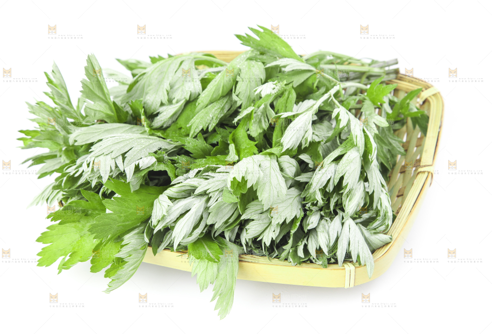 篮子里装着艾草