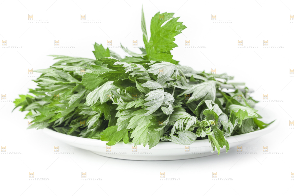 盘子里装着艾草