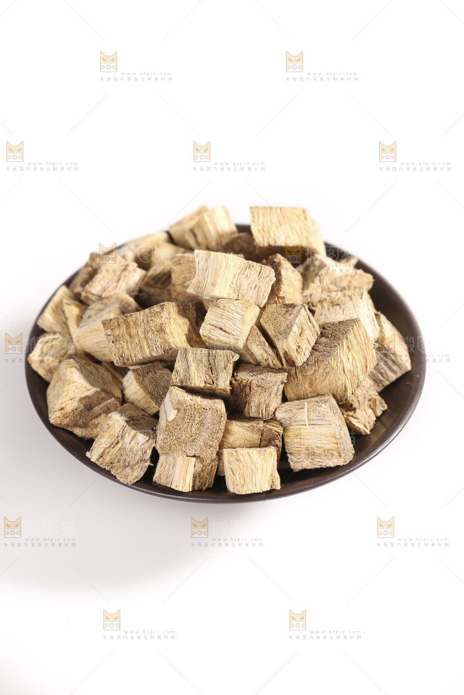 白底上放着葛根