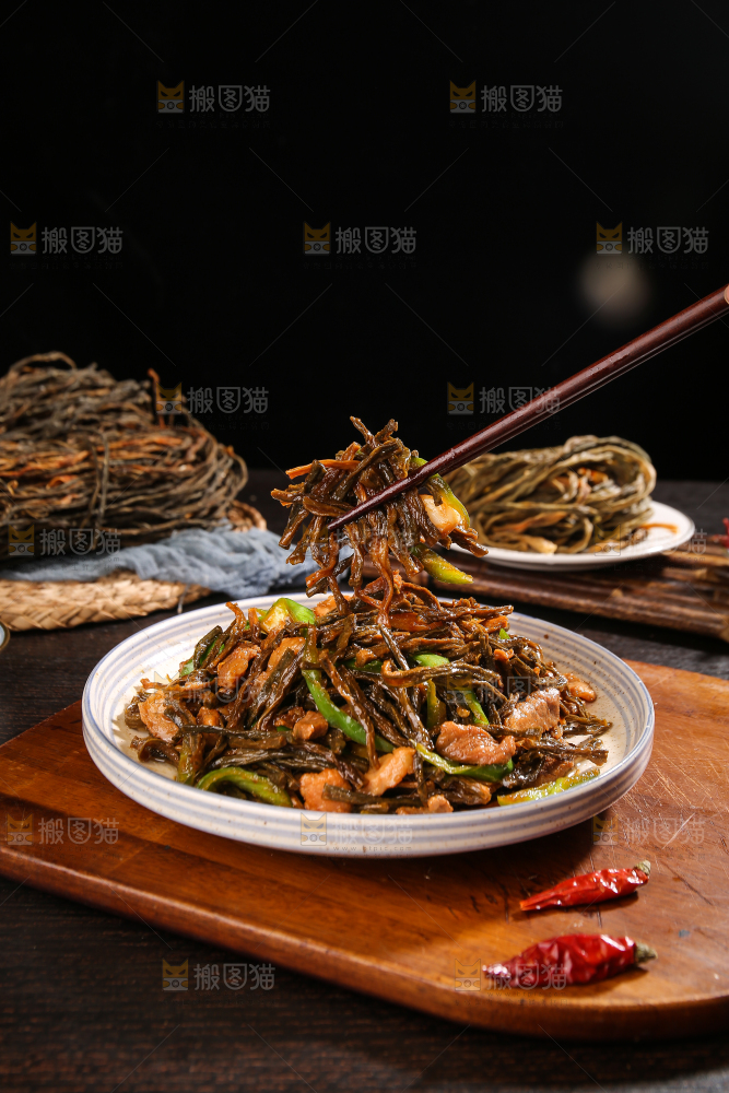 深底上的干豆角炒肉