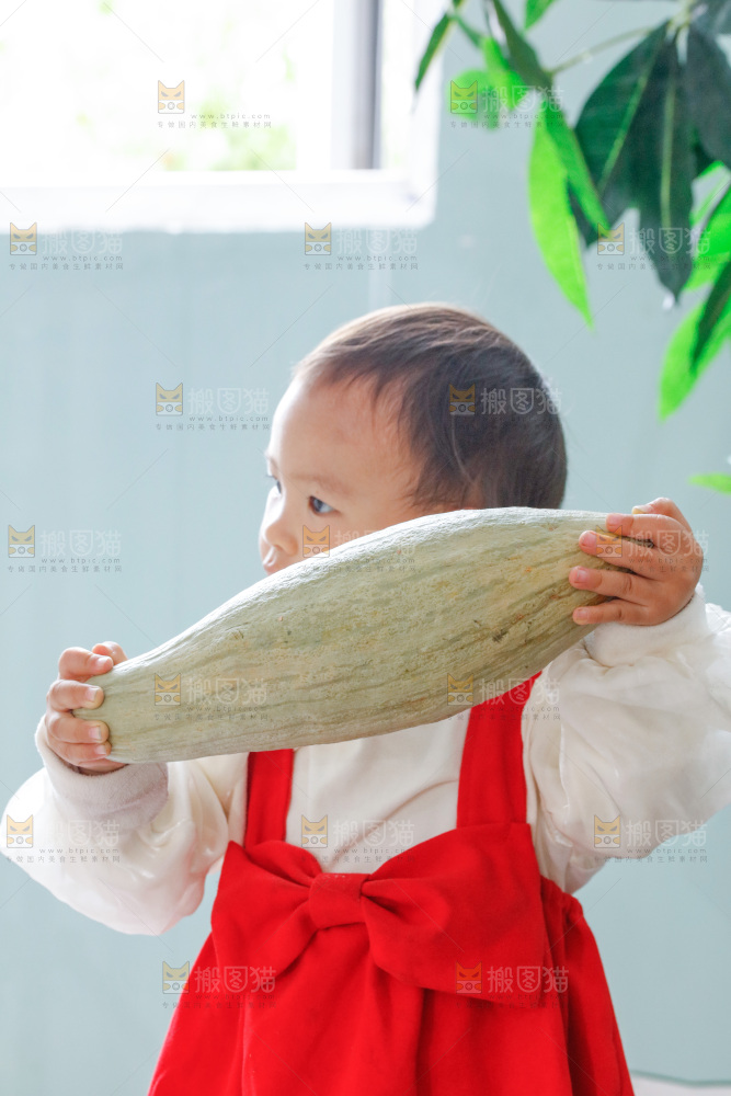 手里拿着贵族南瓜