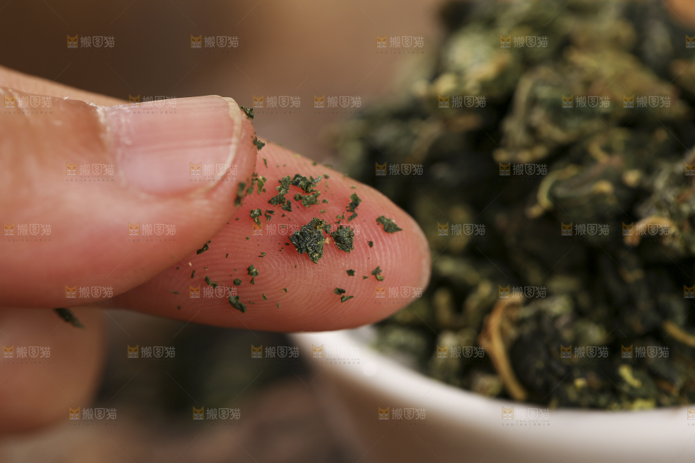木底上放着的桑叶茶