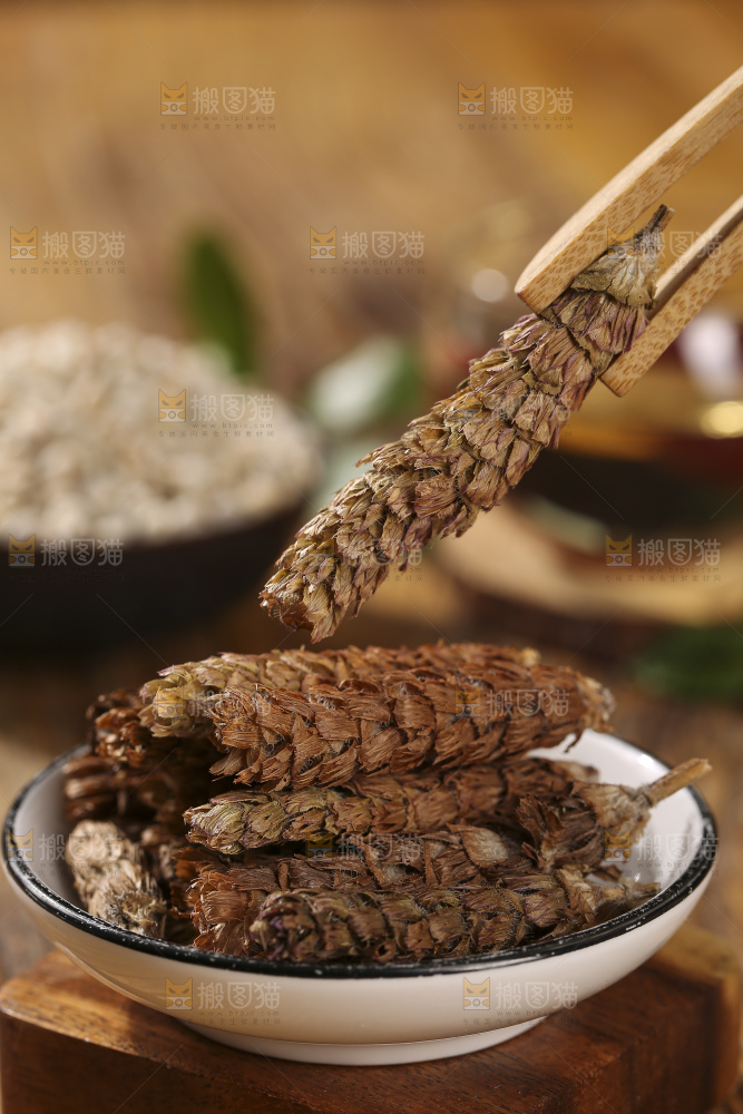 木底上的夏枯草