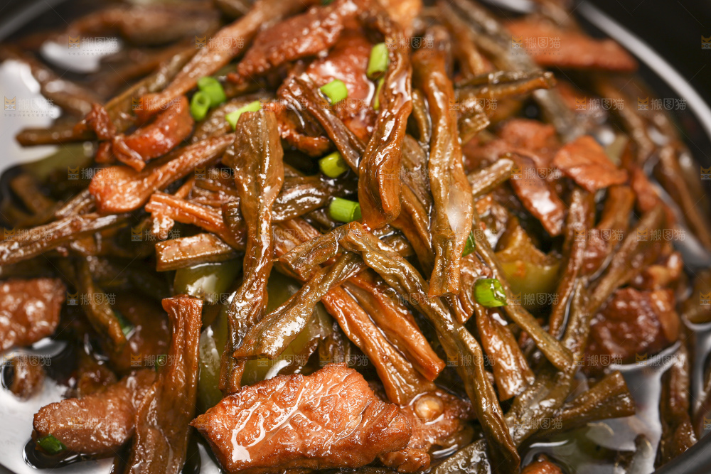 深底上的干豆角炒肉