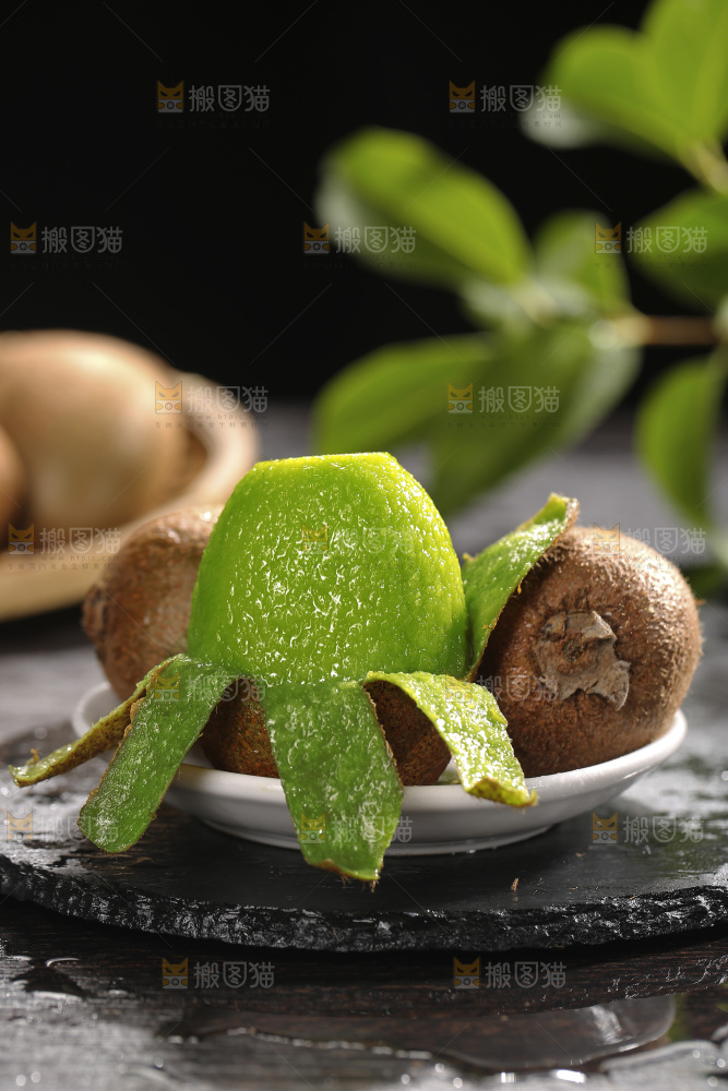 深底上的瑞玉猕猴桃