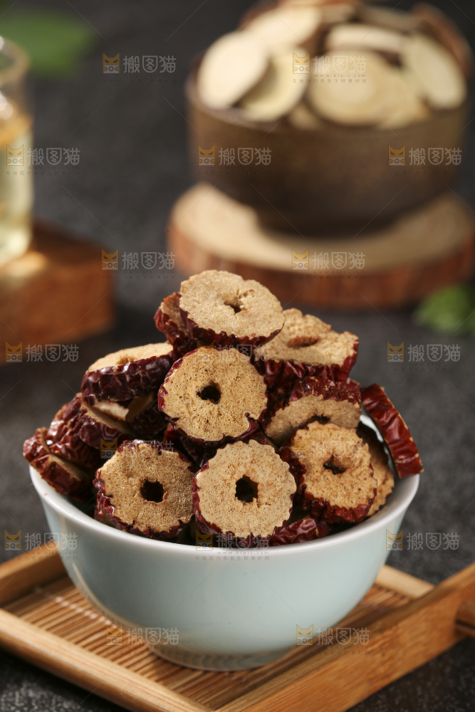 深底上的红枣片