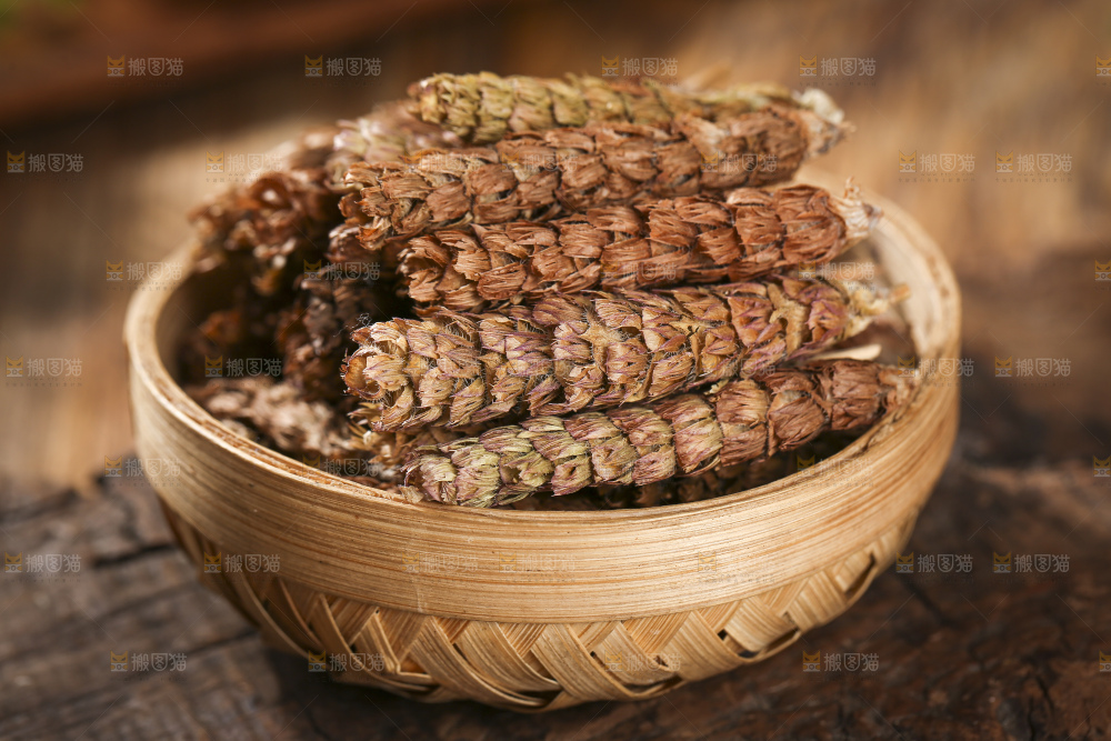 木底上的夏枯草