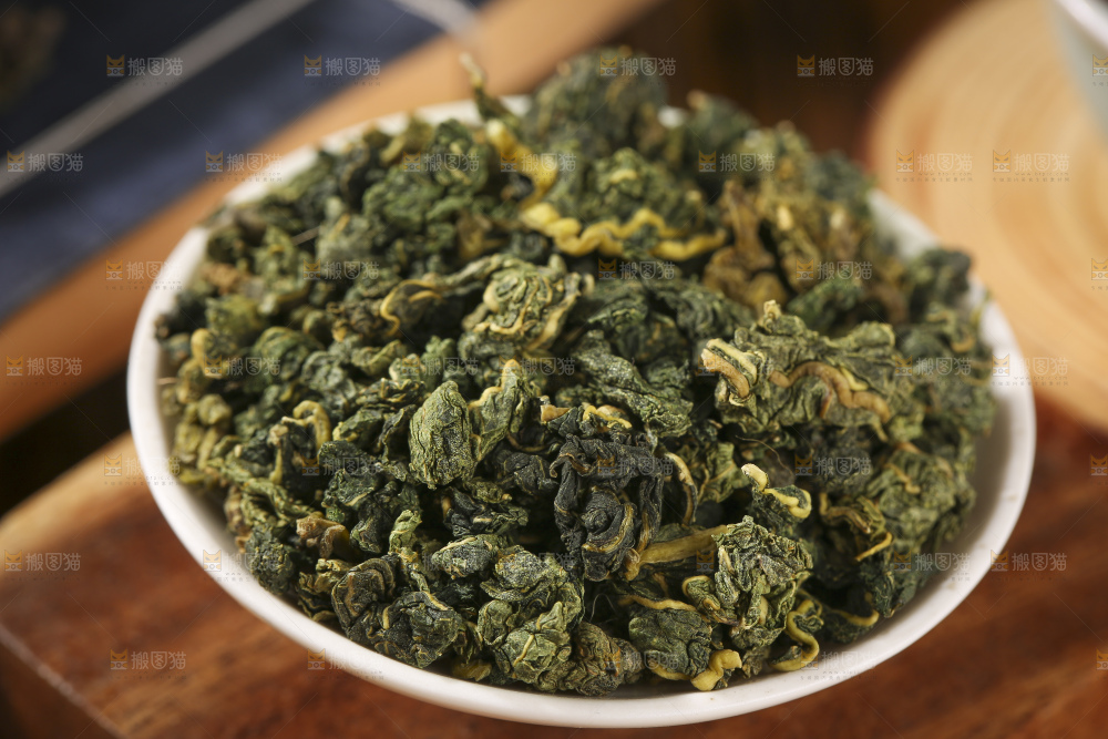 木底上放着的桑叶茶