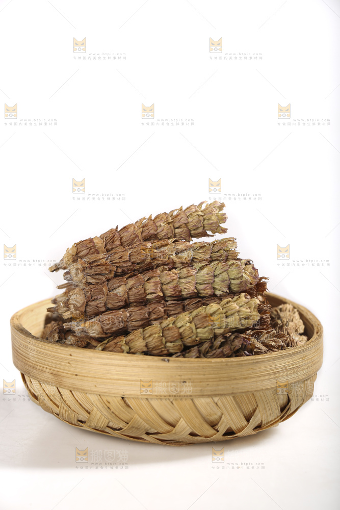 白底上放着夏枯草