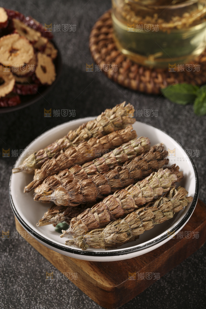 木底上的夏枯草