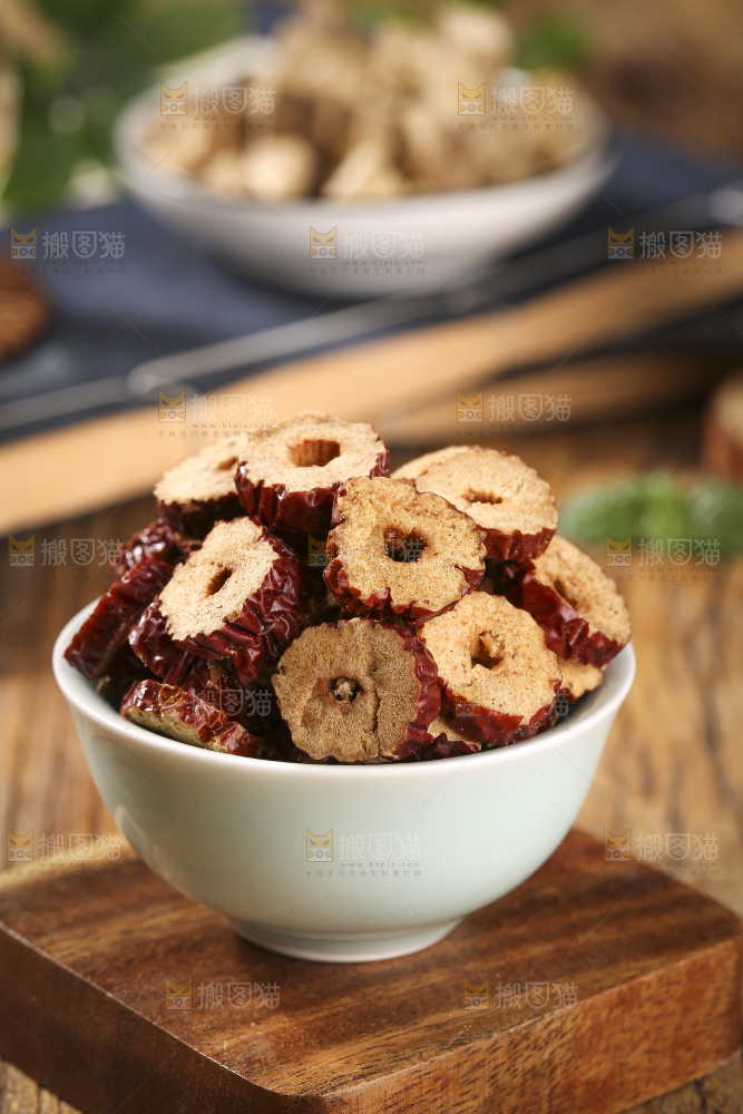 深底上的红枣片