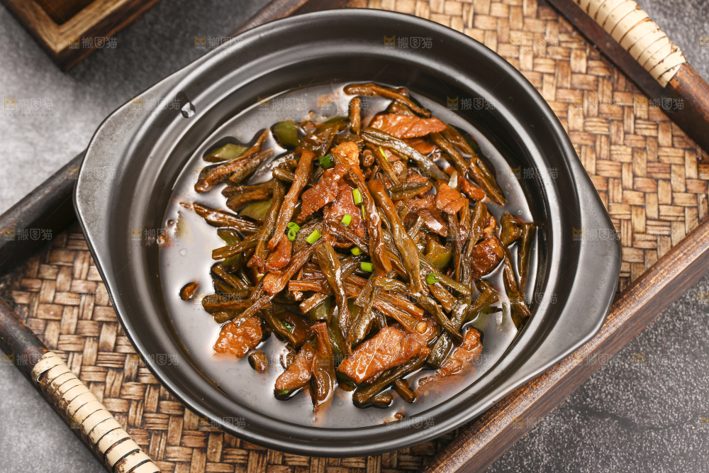 深底上的干豆角炒肉