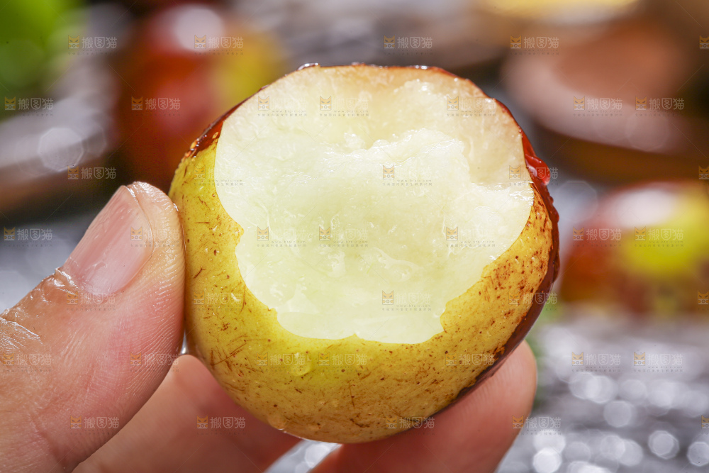 深底上放着大荔冬枣