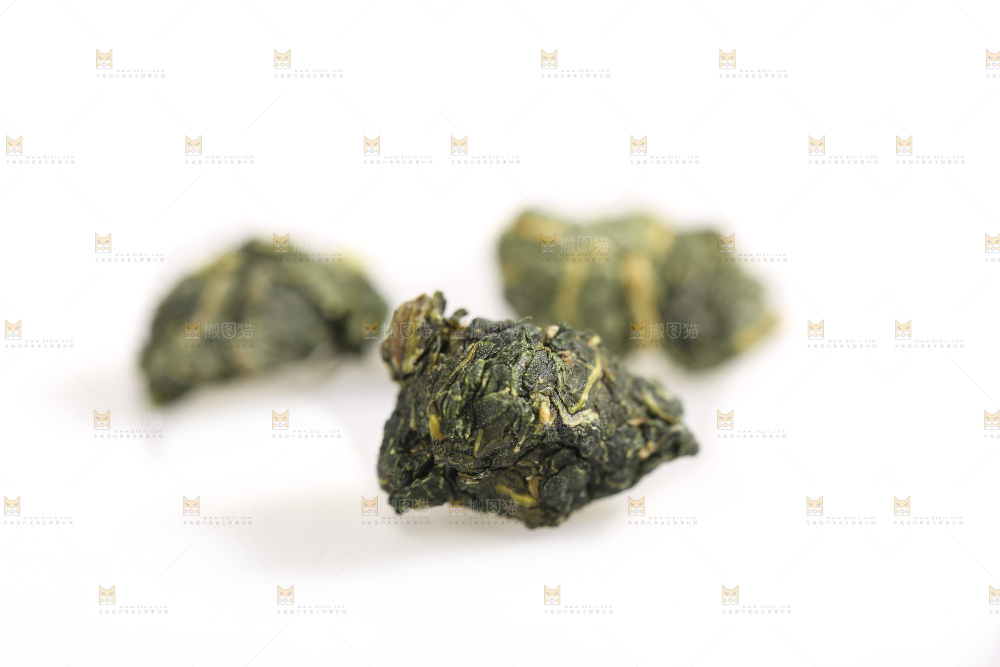 白底上的桑叶茶