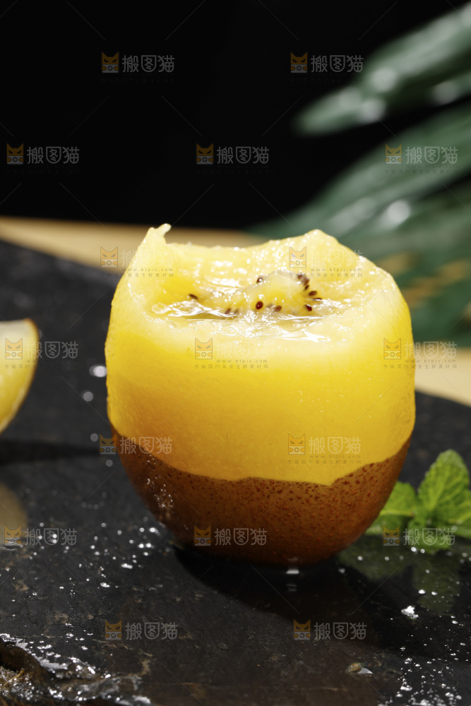 深底上放着佳沛奇异果