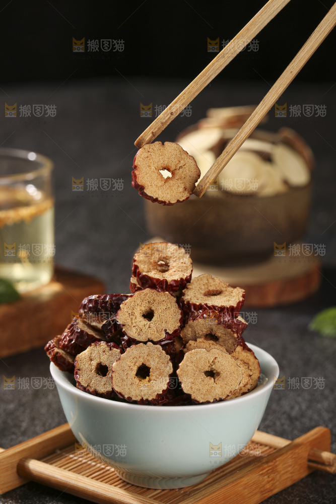 深底上的红枣片