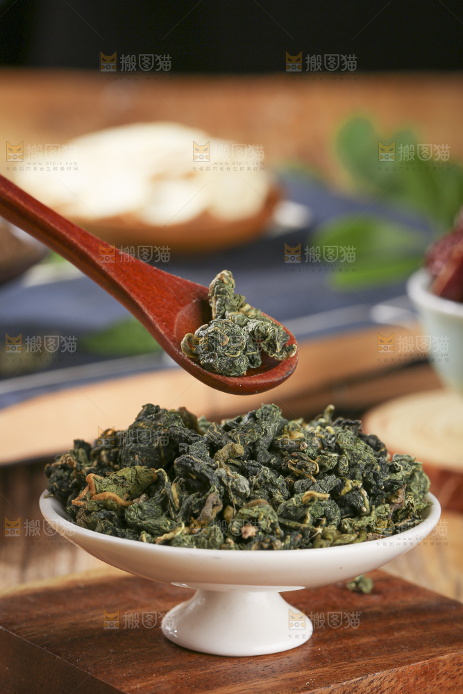 木底上放着的桑叶茶