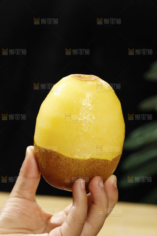 深底上放着佳沛奇异果
