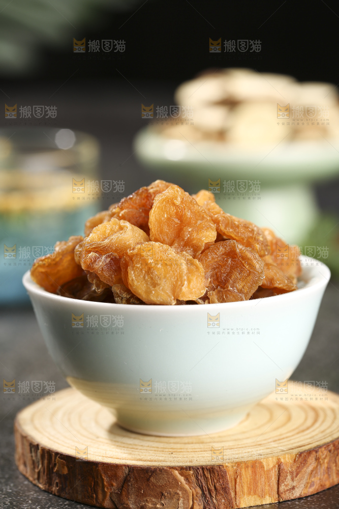 深底上放着桂圆干