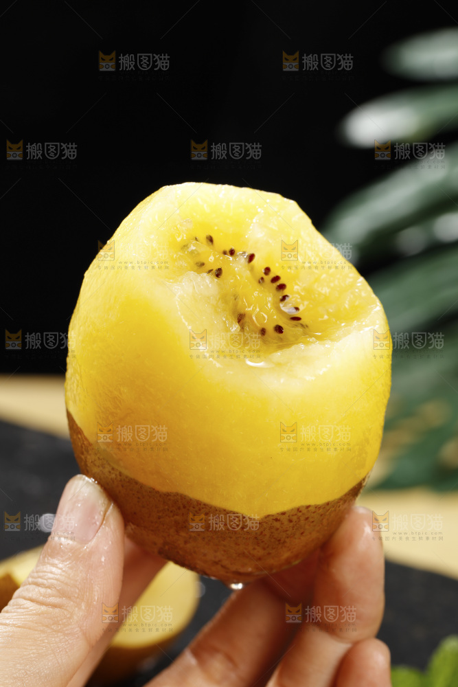 深底上放着佳沛奇异果