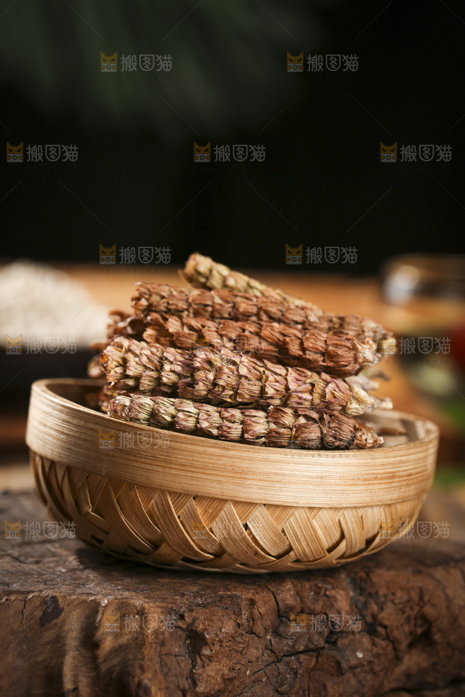 木底上的夏枯草