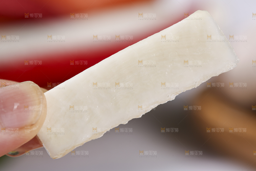 浅底上放着大头芥菜