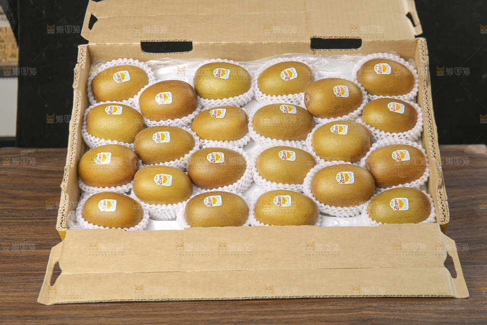 深底上放着佳沛奇异果