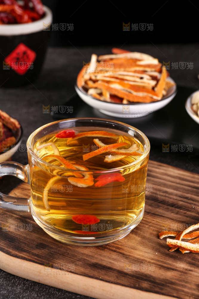 杯子里的陈皮茶