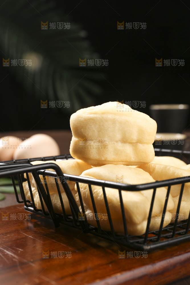 深底上的香酥油条
