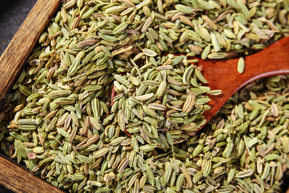 木底上的小茴香籽