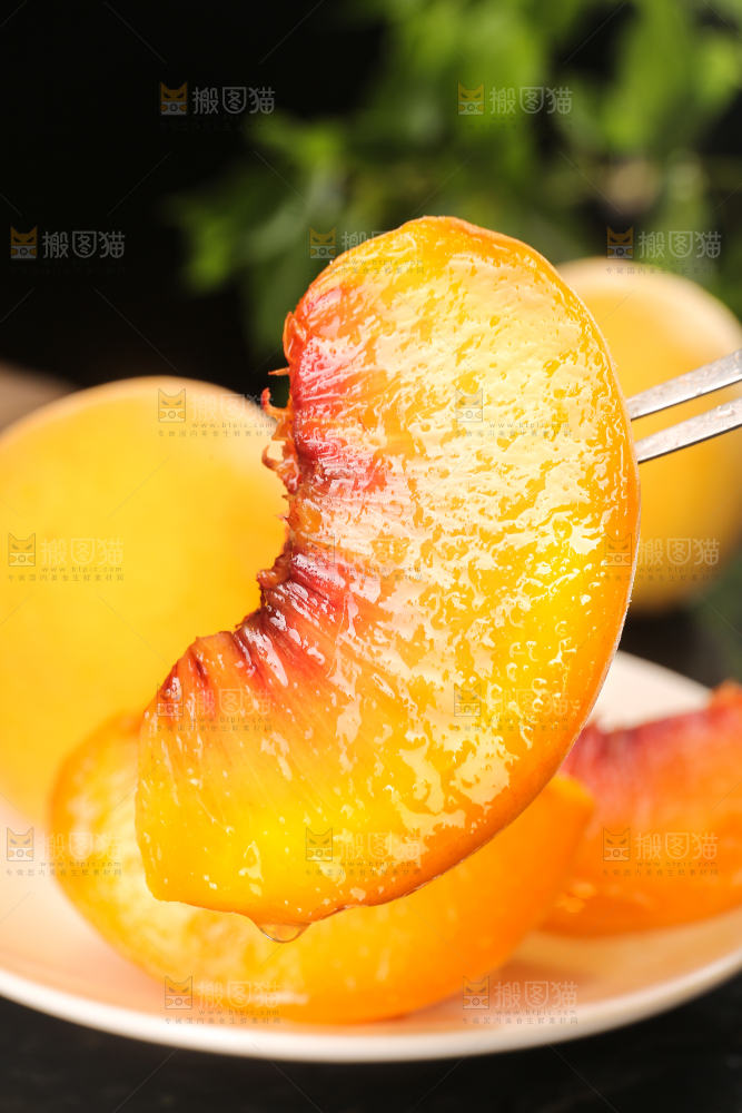 深底上的锦绣黄桃