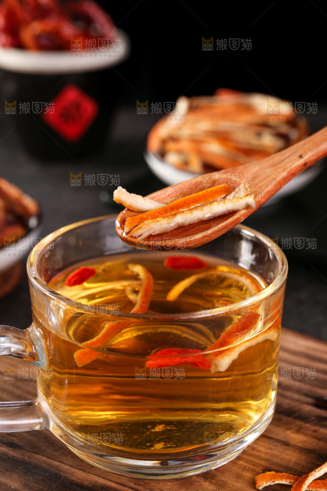 杯子里的陈皮茶