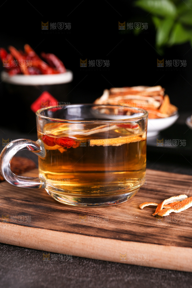杯子里的陈皮茶