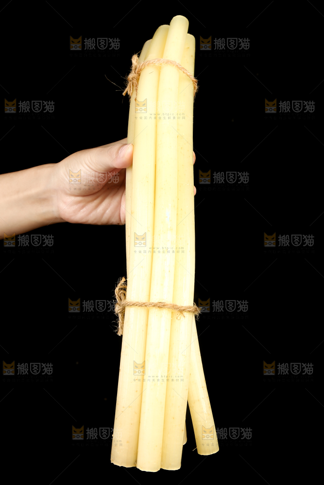 深底上放着藕带