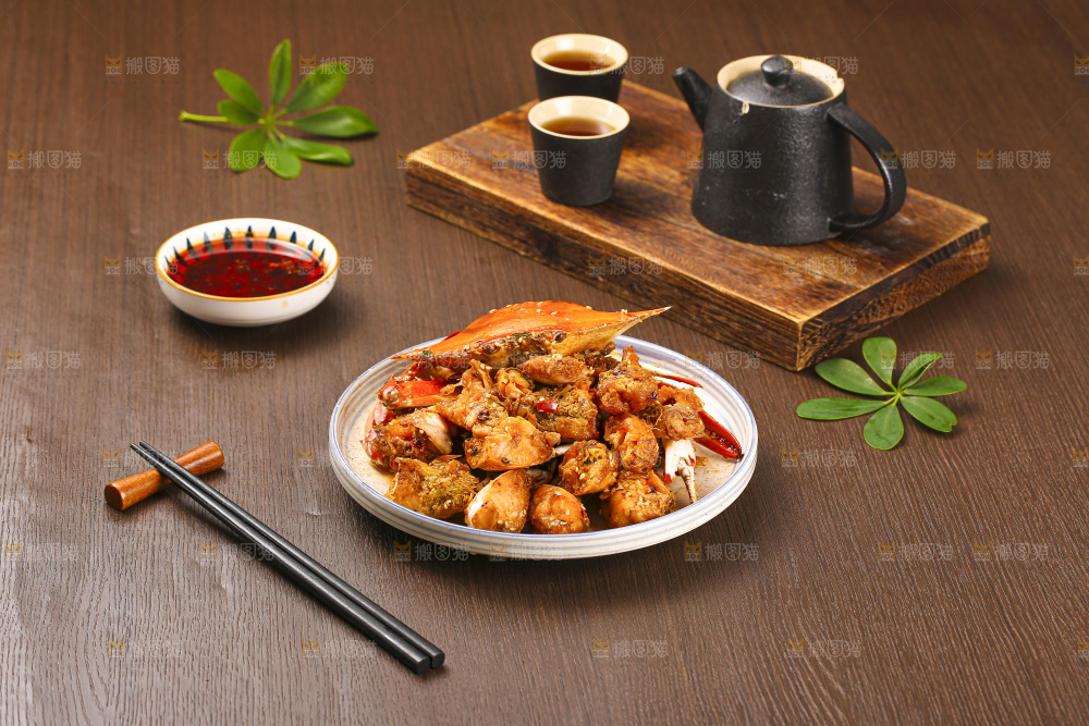 深底上的香辣梭子蟹
