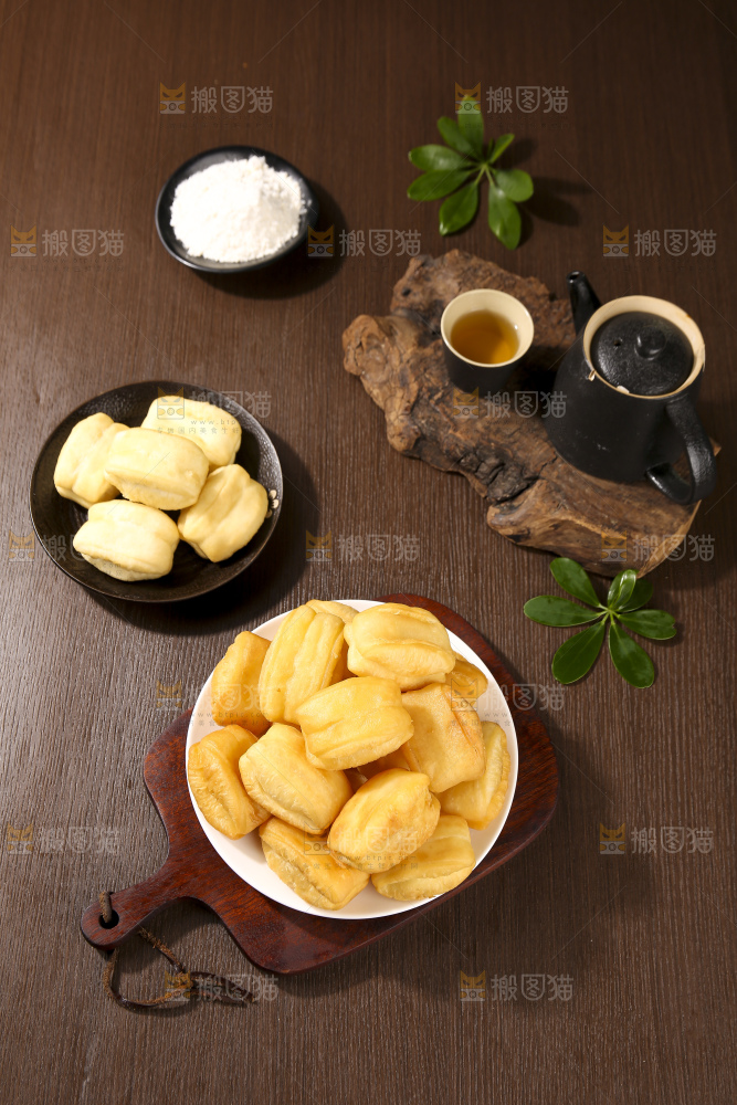 深底上的香酥油条