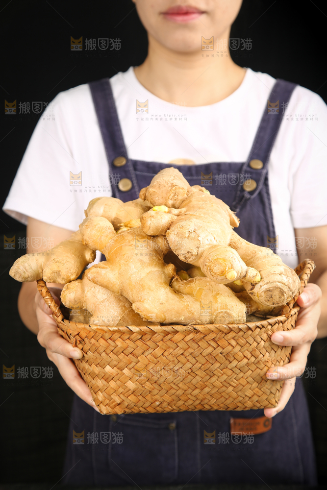 深底上的生姜