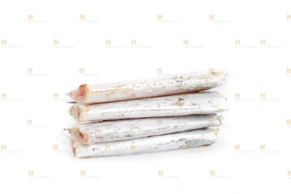 白底上的带鱼段