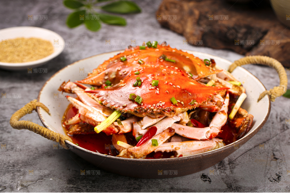 深底上的香辣梭子蟹
