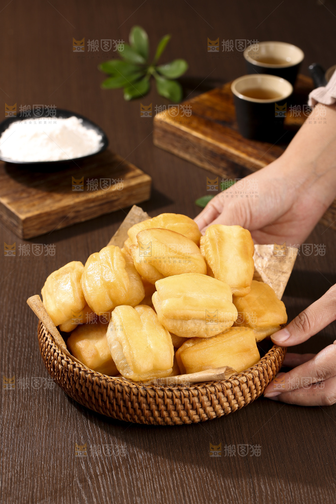 深底上的香酥油条