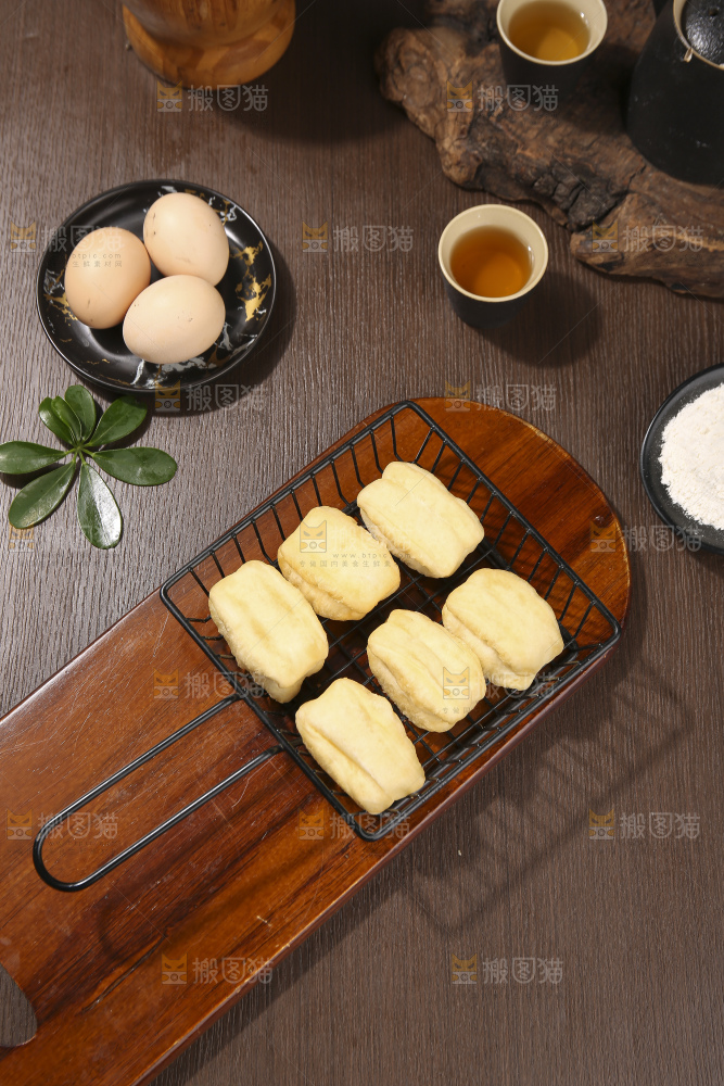 深底上的香酥油条