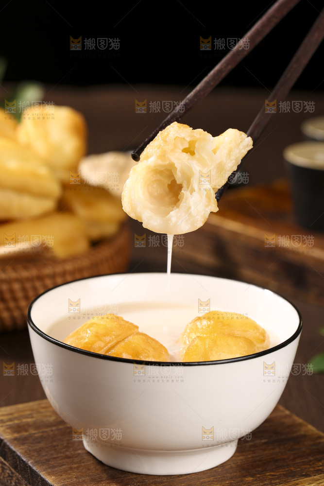 深底上的香酥油条