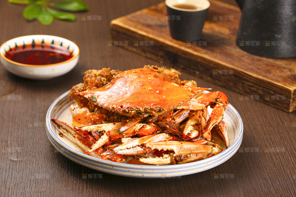 深底上的香辣梭子蟹