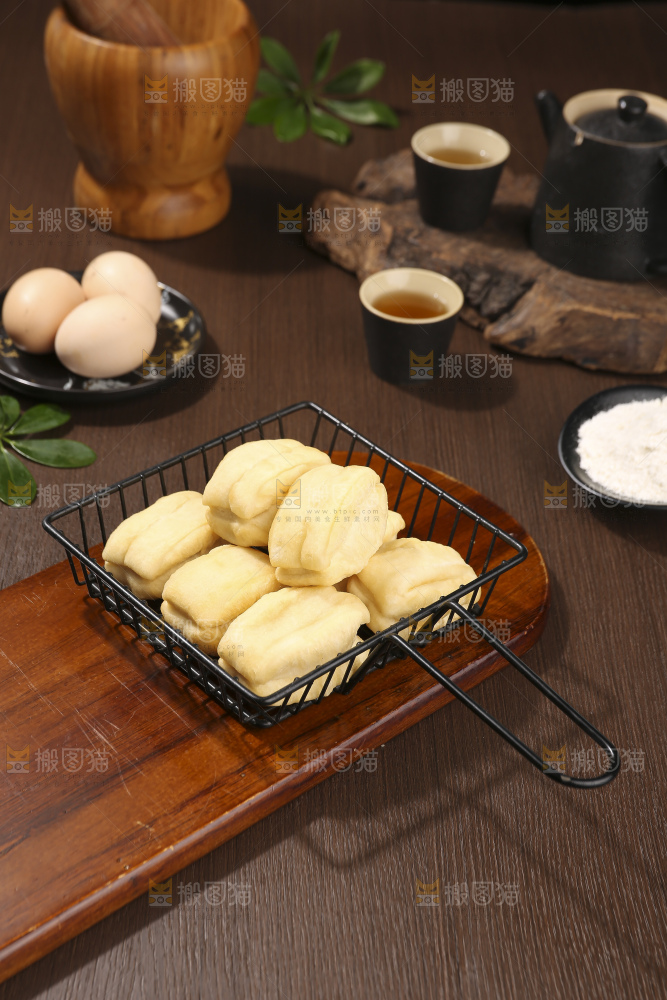 深底上的香酥油条