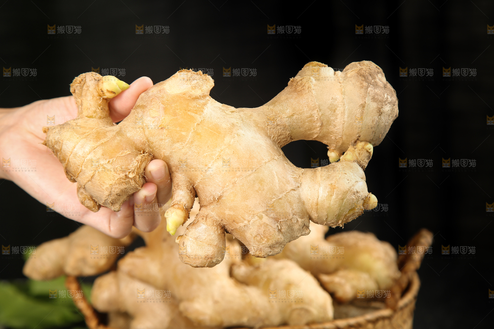 深底上的生姜