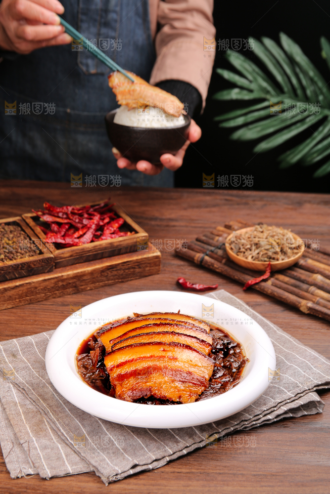 木底上的梅干菜扣肉