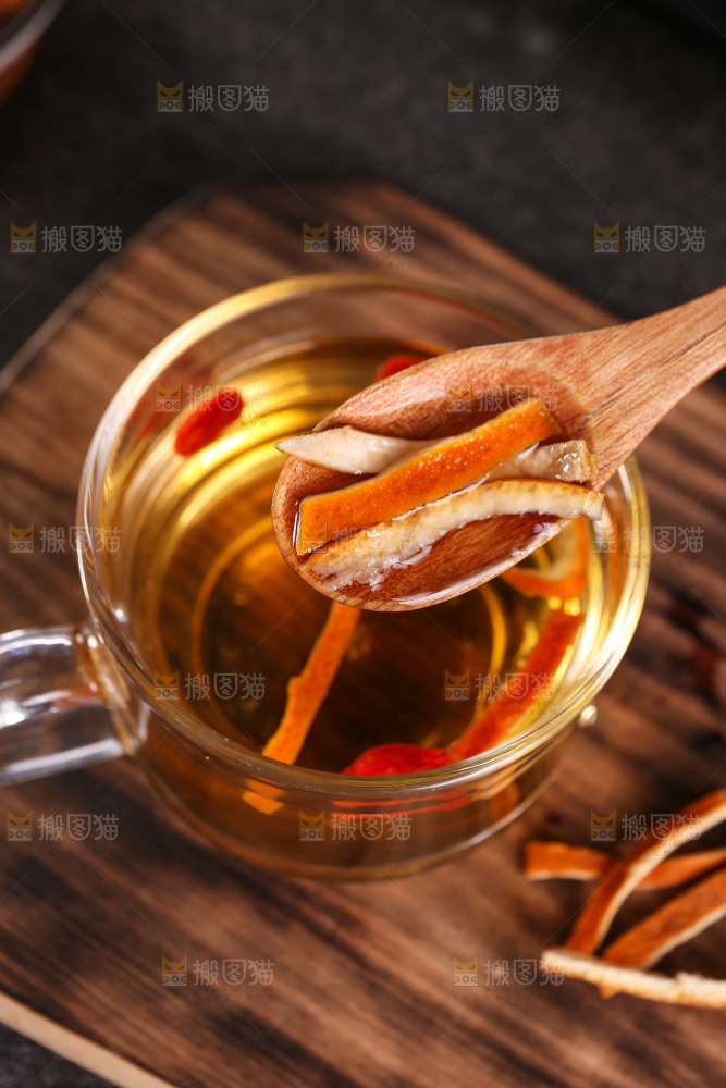 杯子里的陈皮茶