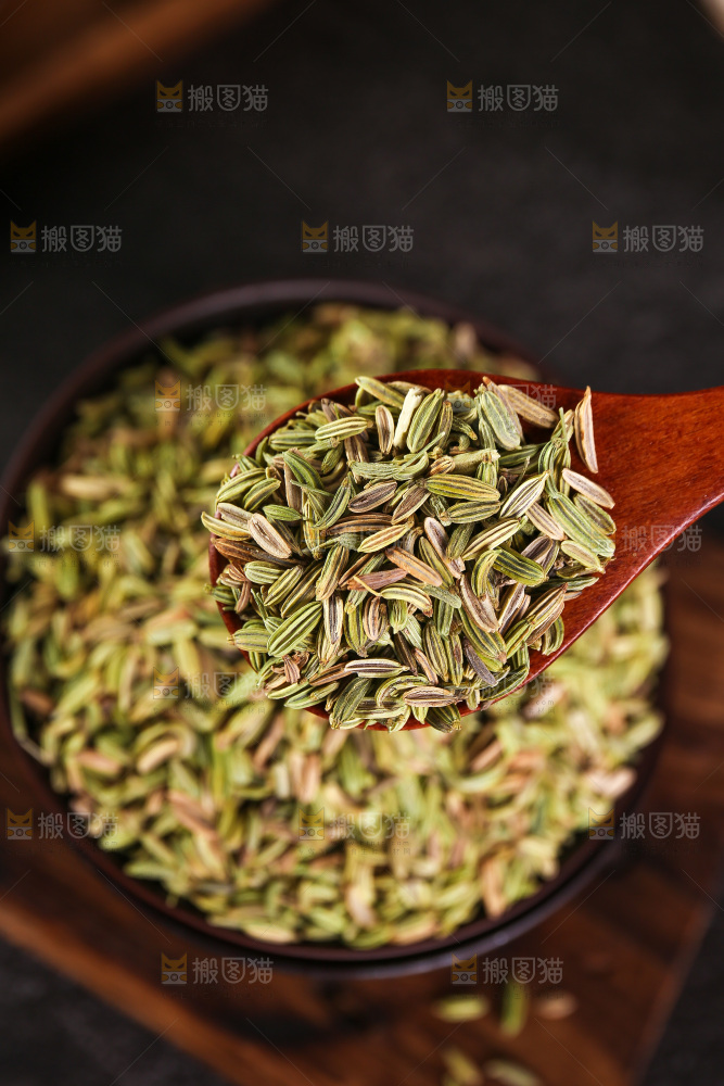 木底上的小茴香籽