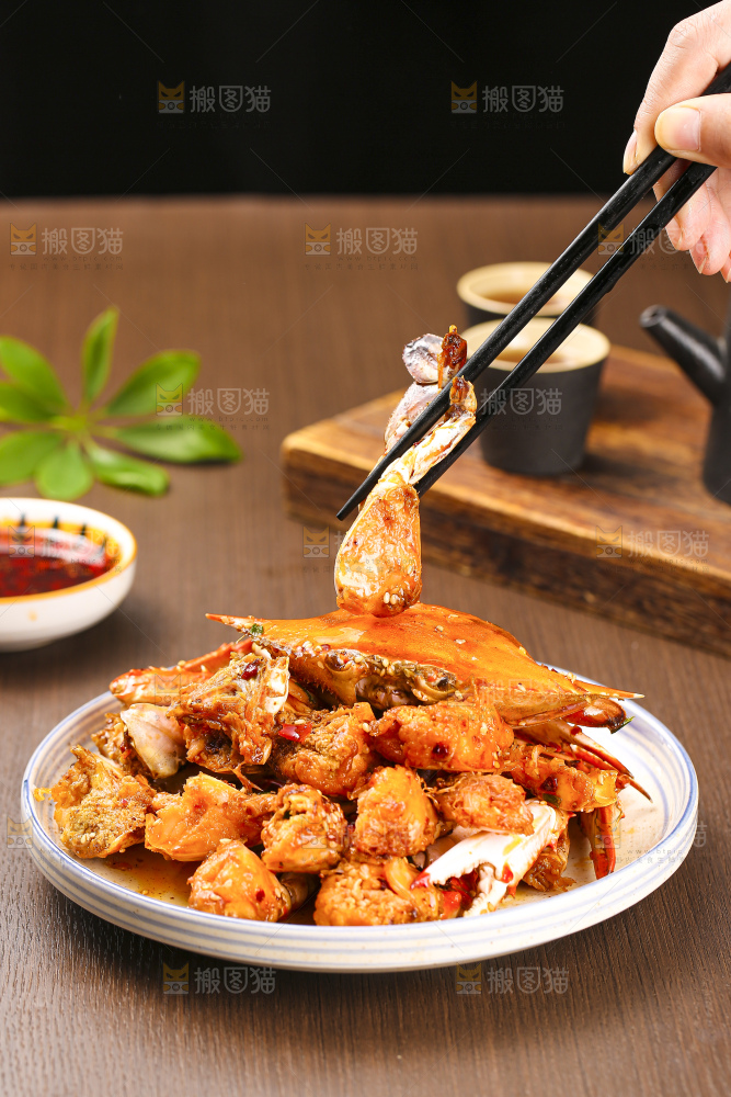 深底上的香辣梭子蟹