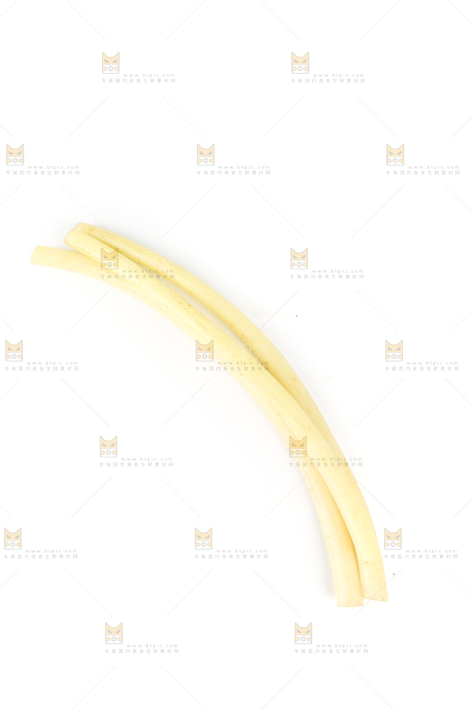 白底上摆放着新鲜藕带